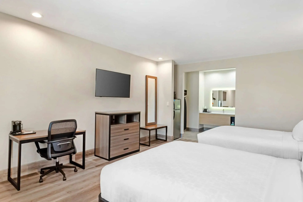 Clarion Pointe Spring - Houston North