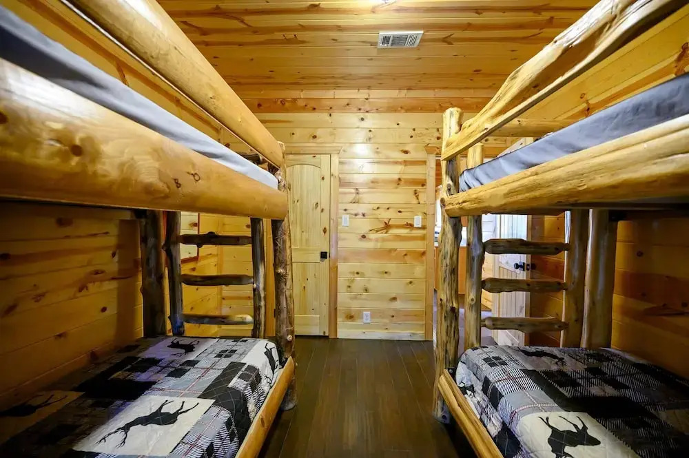 Outlaw Rose Cabin for 8!
