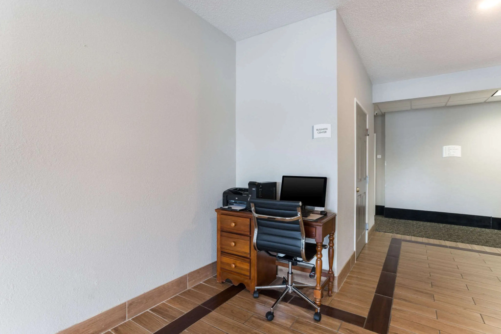 Quality Inn & Suites Ferdinand