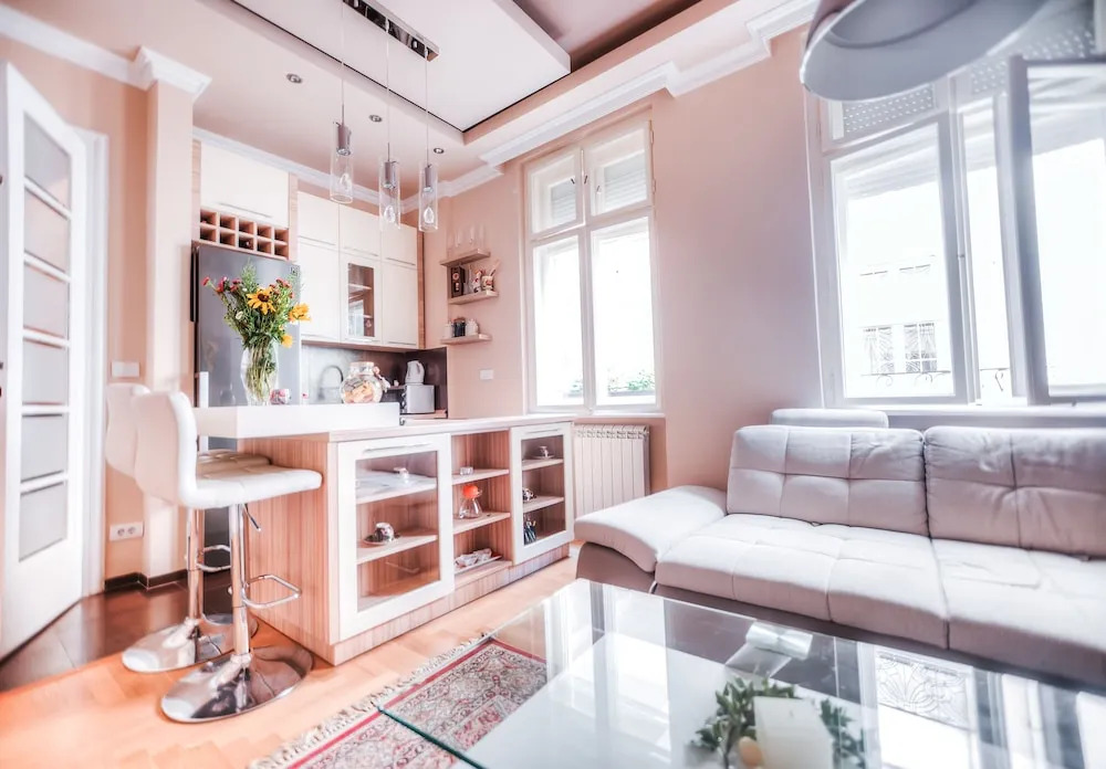 Crown Apartment - Your Royal Stay