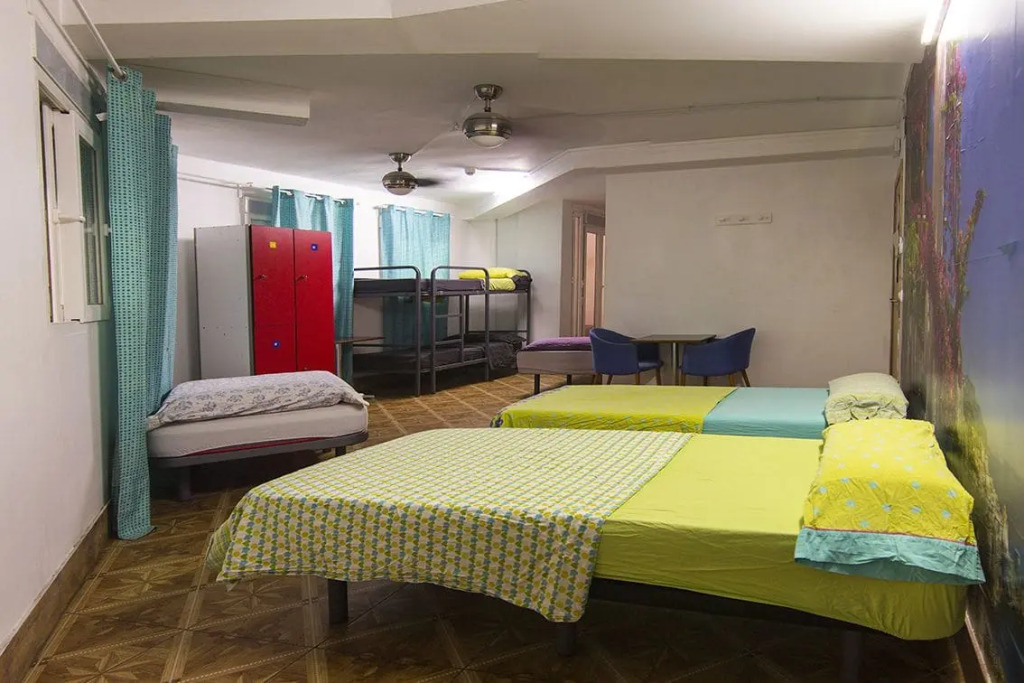 Go BCN Hi Sants - Hostel