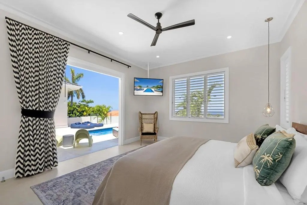 Hospitality Expert EL1 Private Pool Beach Chef