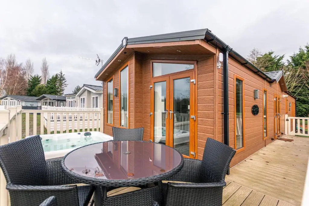 Foxglove Lodge with Hot Tub