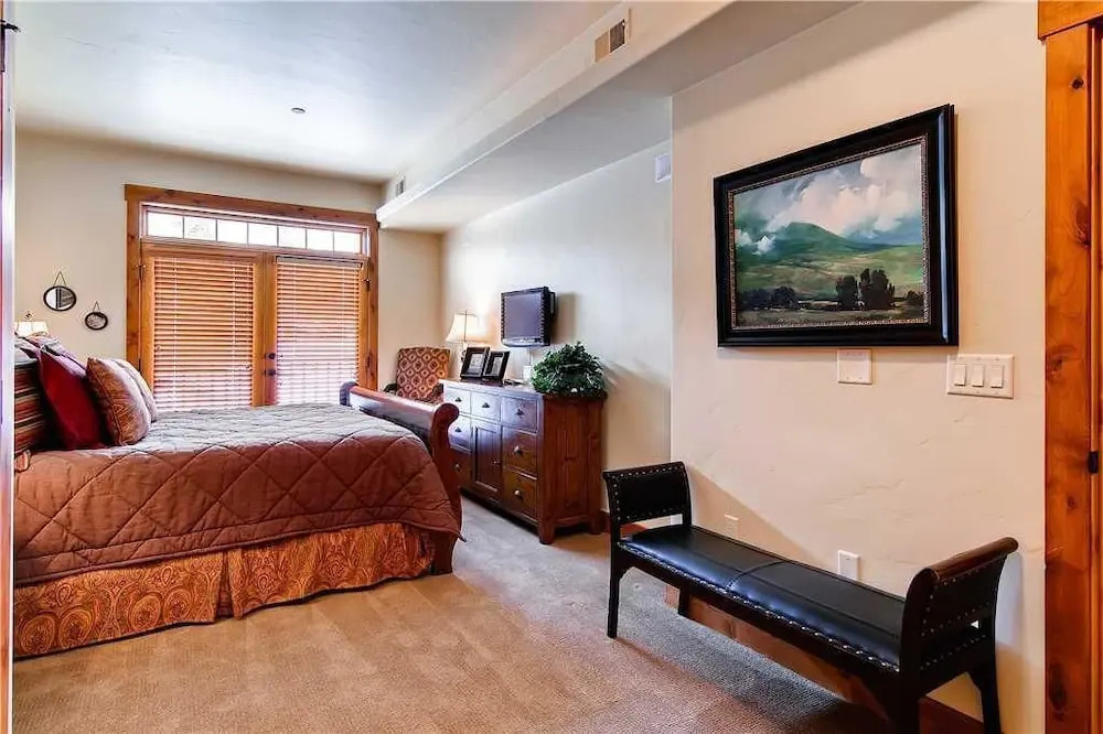 5208 Emerald Lodge, Trappeur's Crossing Apartment 4
