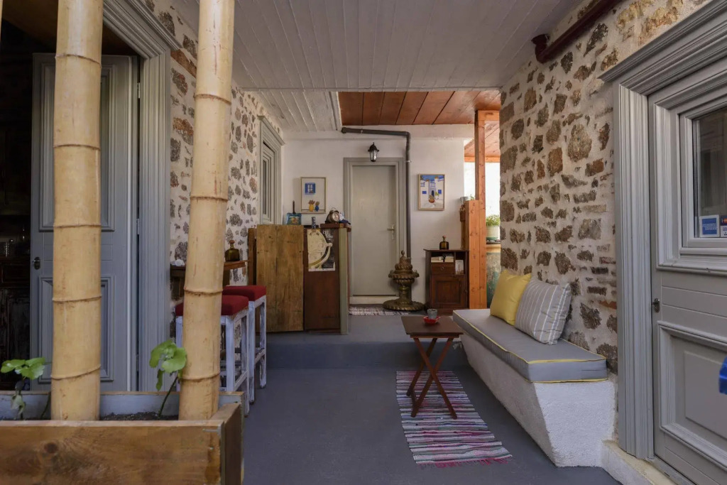 Mastoris Mansion