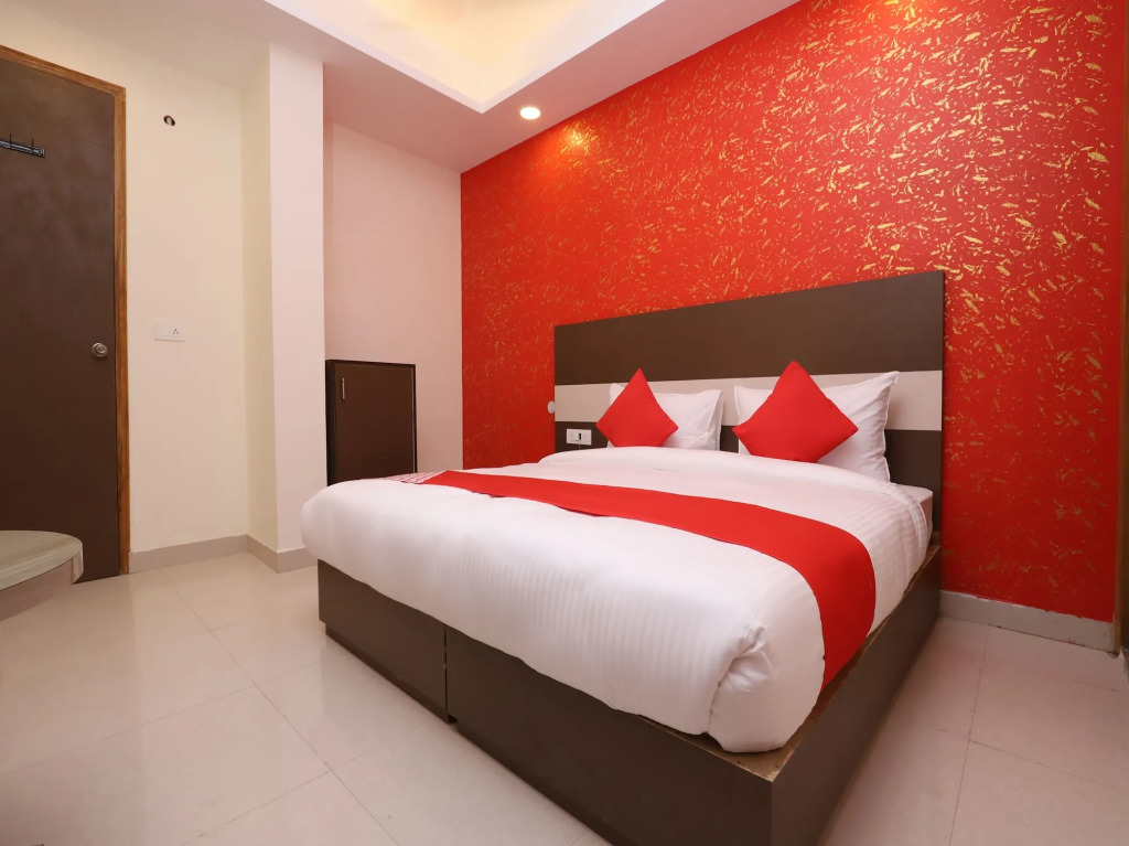 OYO 19687 Hotel Airway