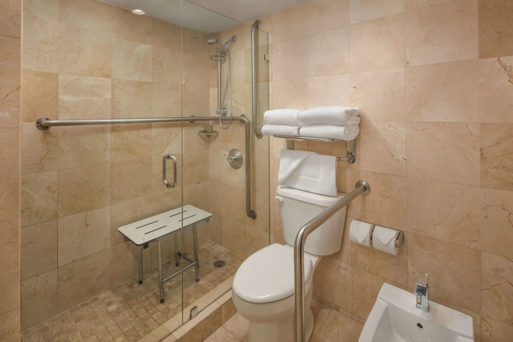 DoubleTree by Hilton Grand Hotel Biscayne Bay
