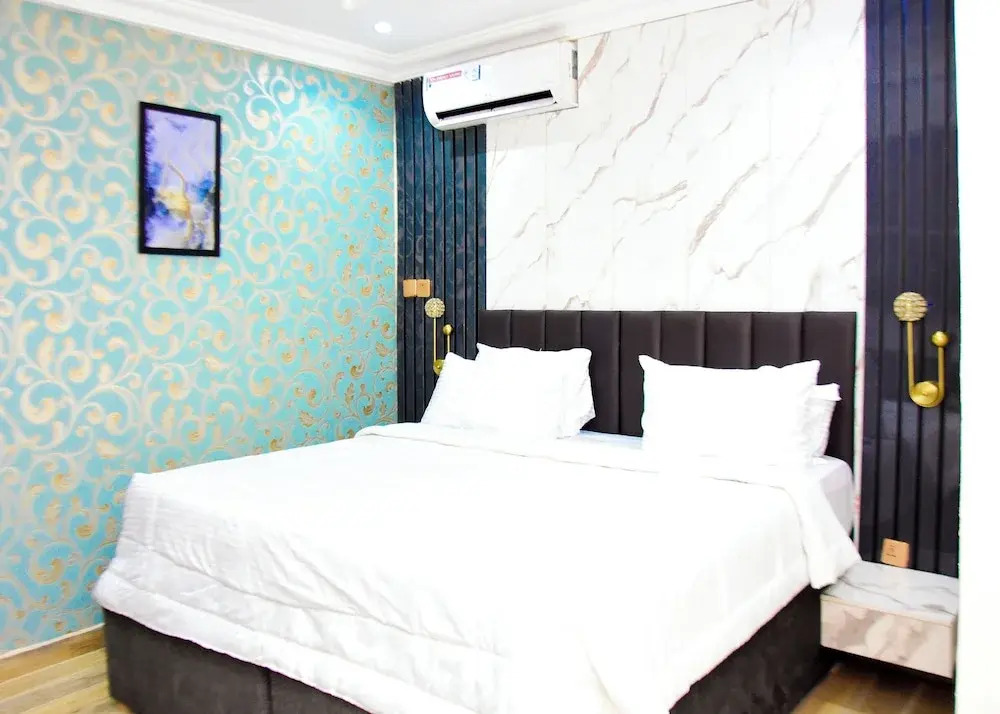 10 Kobo Hotel & Suites