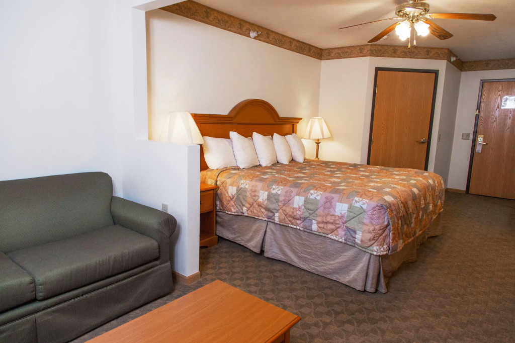 BridgePointe Inn & Suites by BPhotels, Lincoln I-80 & 27th St