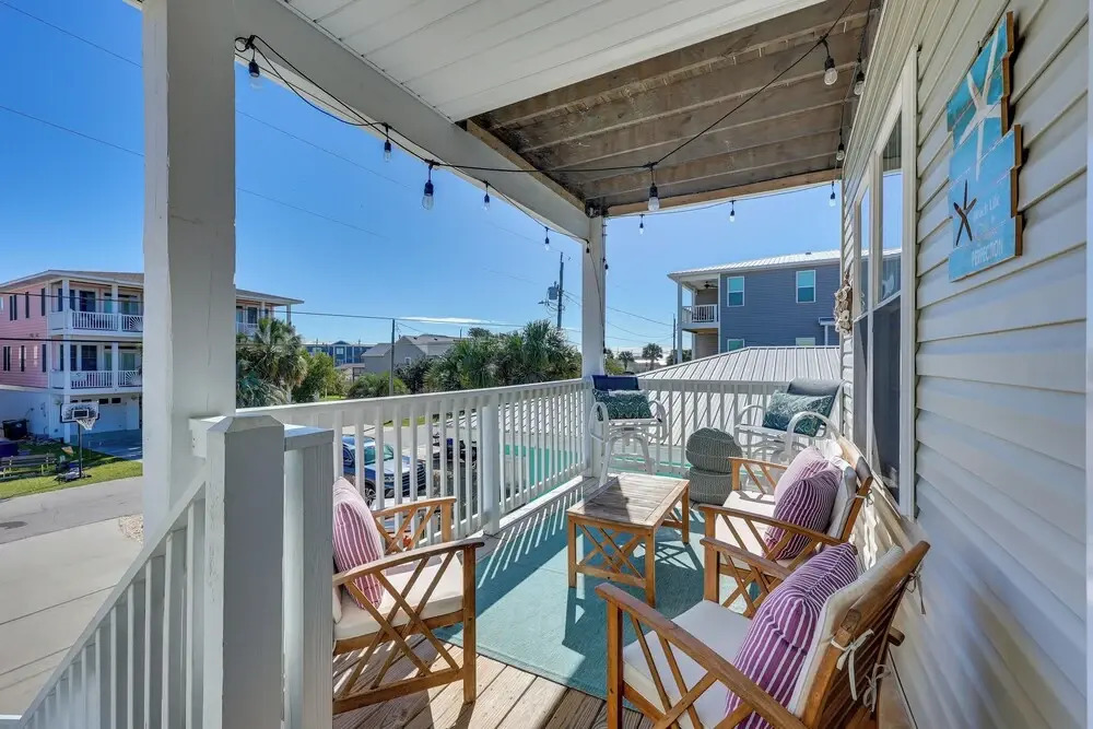 Townhome w/ 2 Decks: Walk to Ocean!