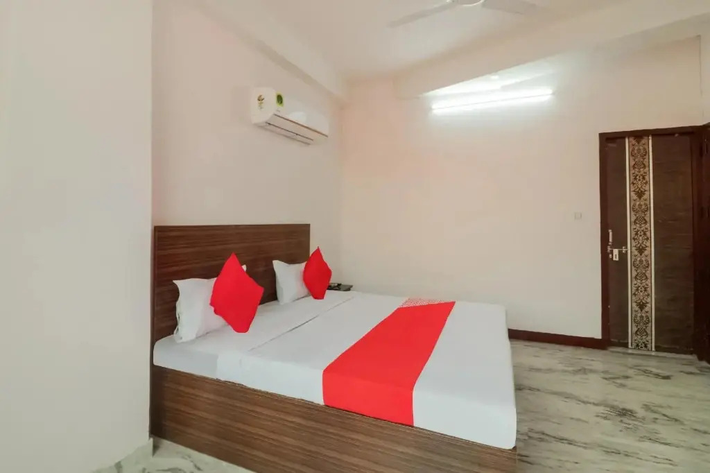Hotel Z Black by OYO Rooms