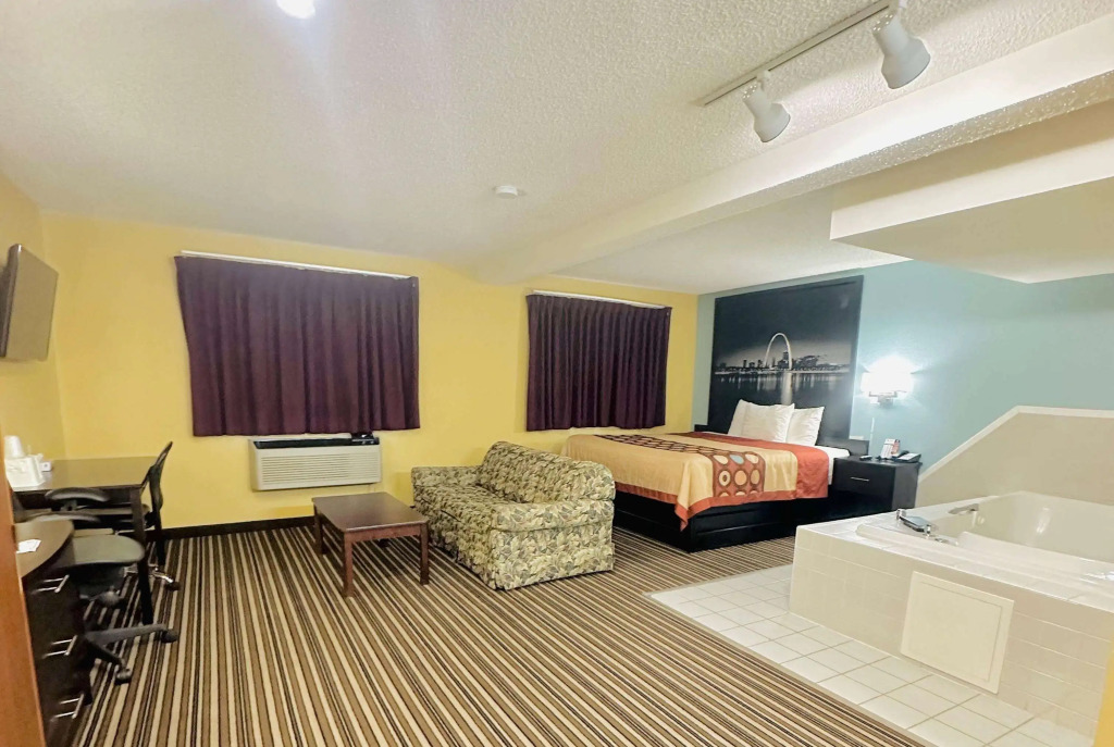 Super 8 by Wyndham Warrenton