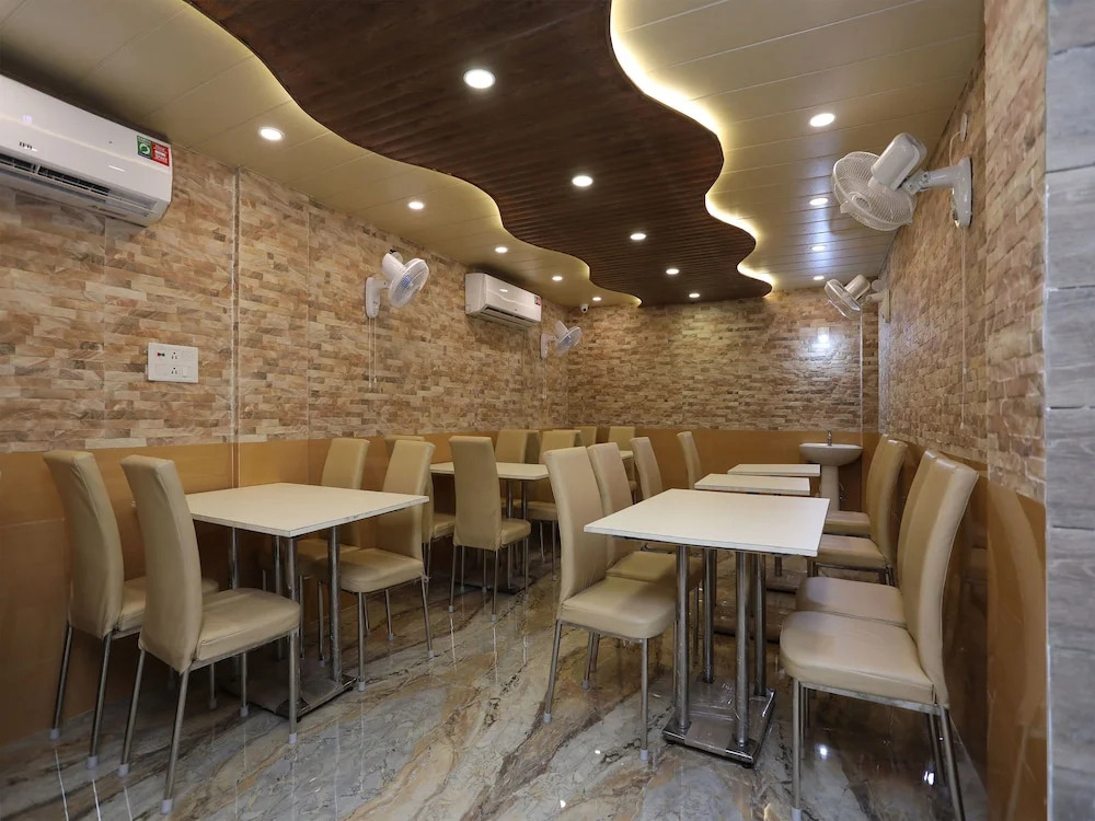 OYO 14373 Shree Krishna Hotel