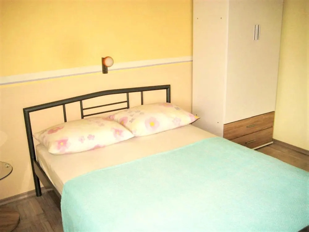 Apartment With 2 Bedrooms in Murter, With Wonderful sea View, Balcony