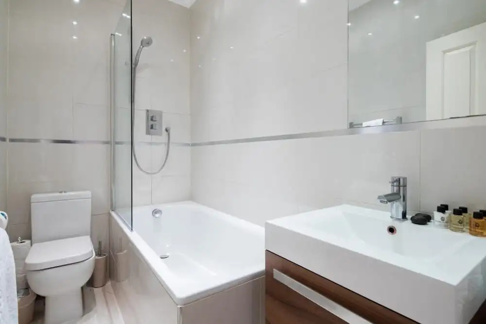 The Kensington Gardens - Modern & Bright 2BDR Flat