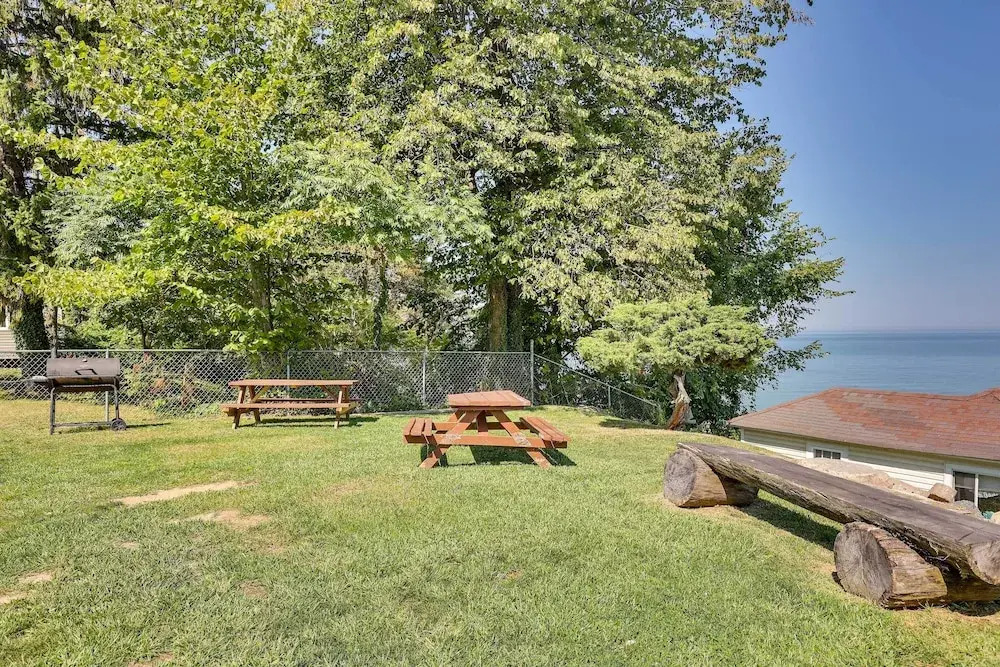 Lakefront Geneva Vacation Rental - Walk to Strip!