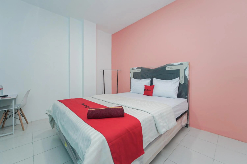 OYO 779 Mn One Residence Syariah Near ITC Cempaka Mas Near Kalbe Farma