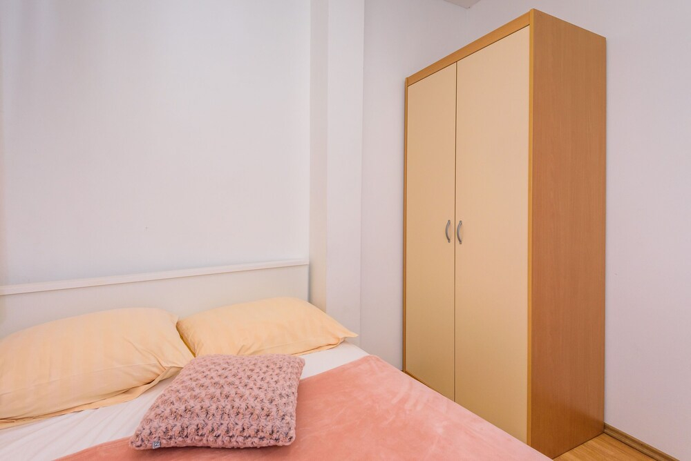 Apartments Zdravko