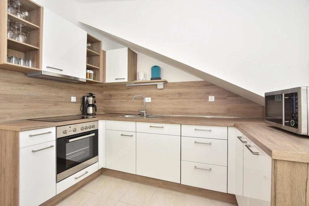 Nice Home in Podstrana With Wifi and 4 Bedrooms
