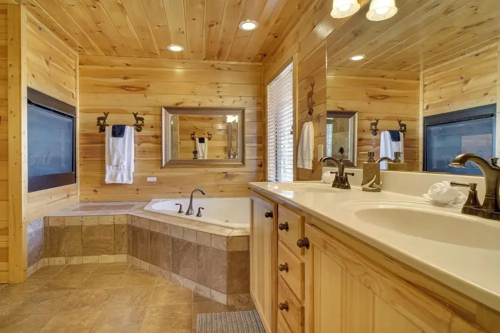 5 Mi to Smoky Mtn Natl Park: Hot Tub Haven!