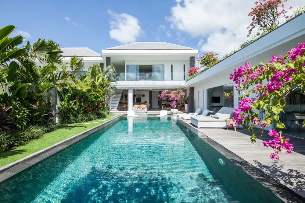 Villa Elisa - Spacious 4BR Luxury Villa, Walking Distance to Berawa Beach