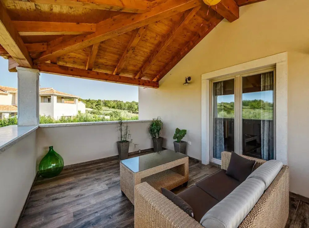 Villa in Srebrni i with Pool near Marea Beach