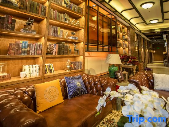 Zheka Hotel (Jiaozhou Commercial Building Northern International Trade Store)