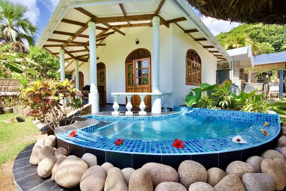 La Petite Maison and Sea Splash