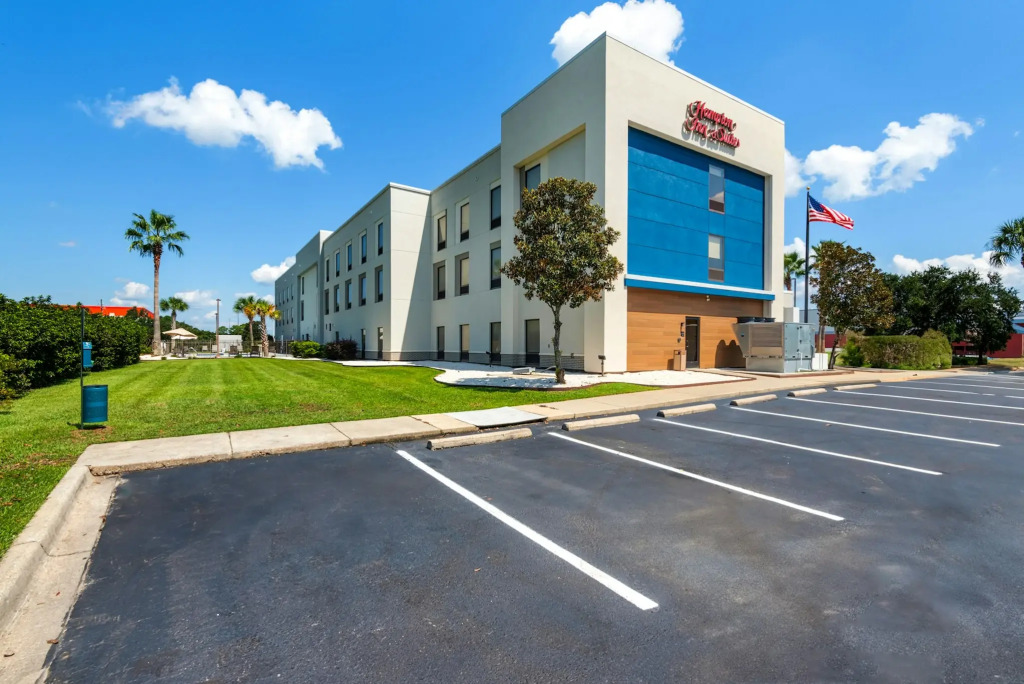 Hampton Inn & Suites Pensacola I-10 N at University Town Plaza
