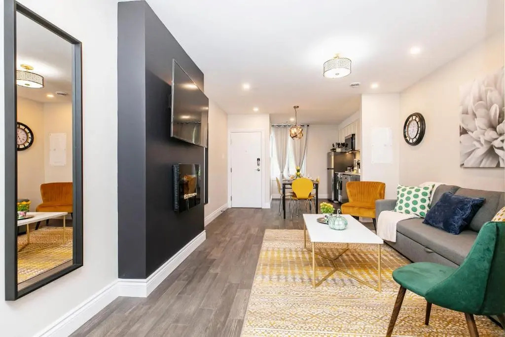 Luxury 1 BR With King Bed - Near Byward Market