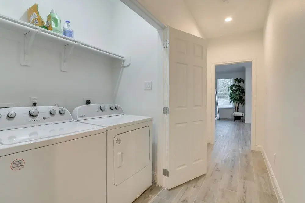 4 Mi to NRG Stadium: Luxurious Houston Townhome!