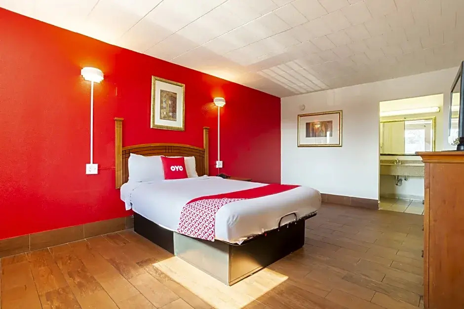 Oyo Hotel Baltimore Hwy 40