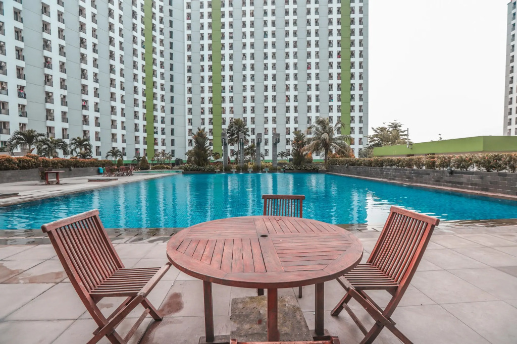 Hotel O Ciputat Near Apartment Green Lake View Ciputat