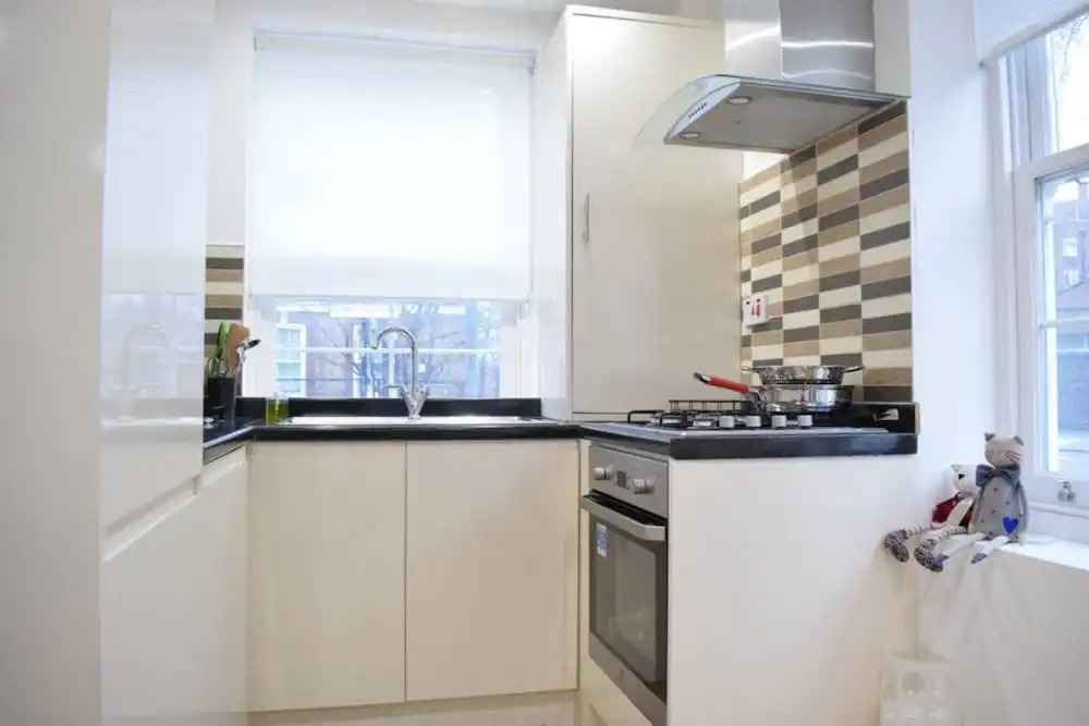 Modern Studio Near Oval