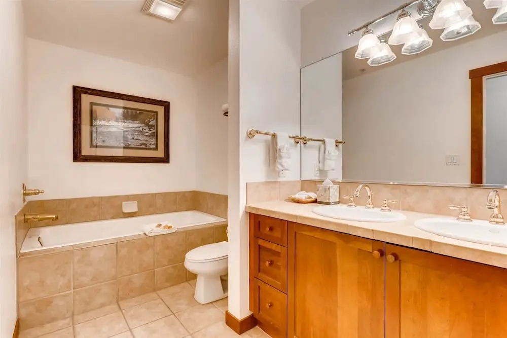 Perfectly Placed 2 Bedroom Vacation Rental in Historic Downtown Breckenridge with Access to Hot Tub and Pool