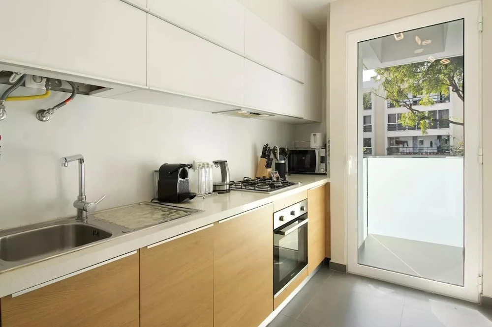 1 Bed Apartment Sleeps 4 With Pool