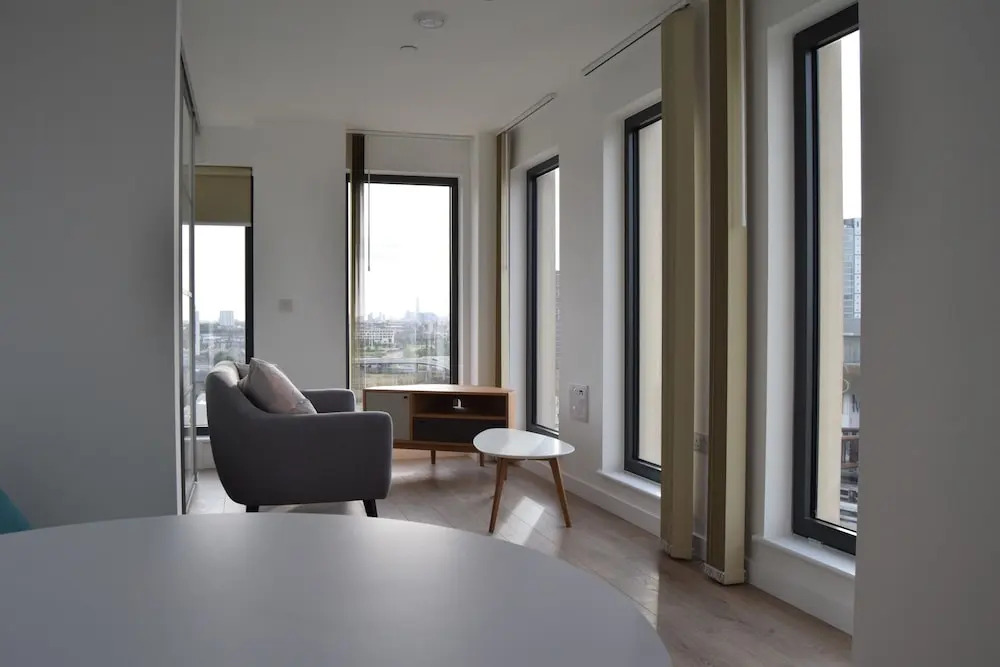 Modern 1 Bedroom Apartment With Views in Stratford
