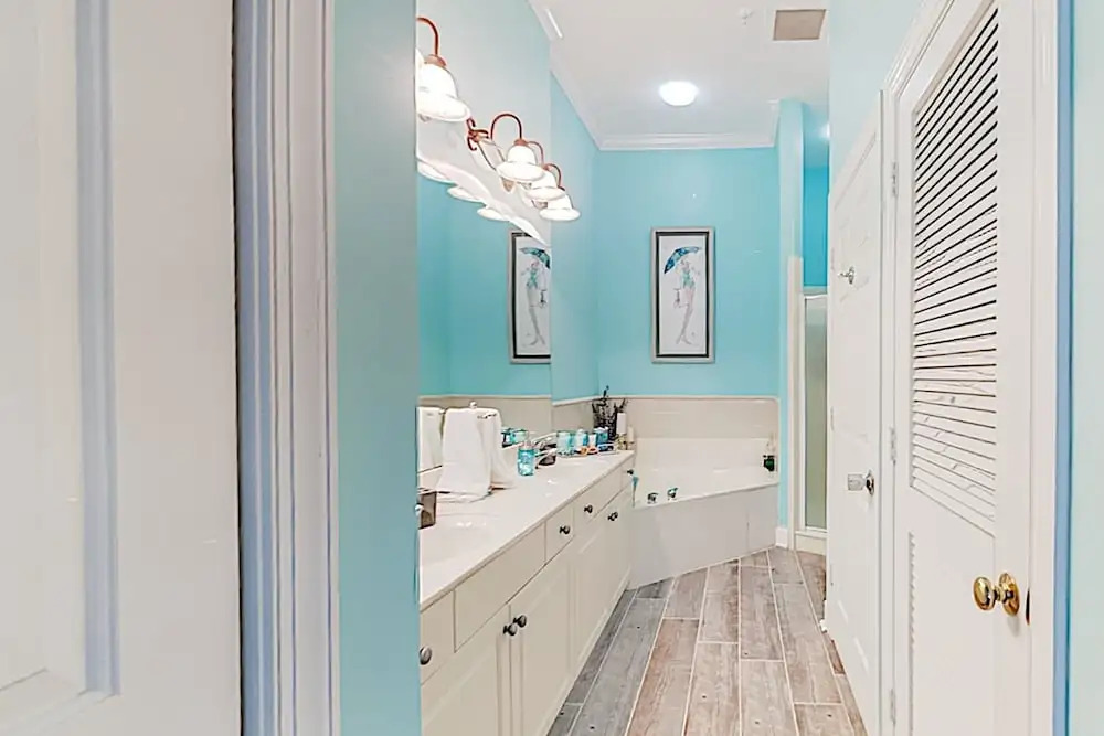 The Magnolia W/ Pool & Hot Tub - Walk To The Beach 3 Bedroom Condo
