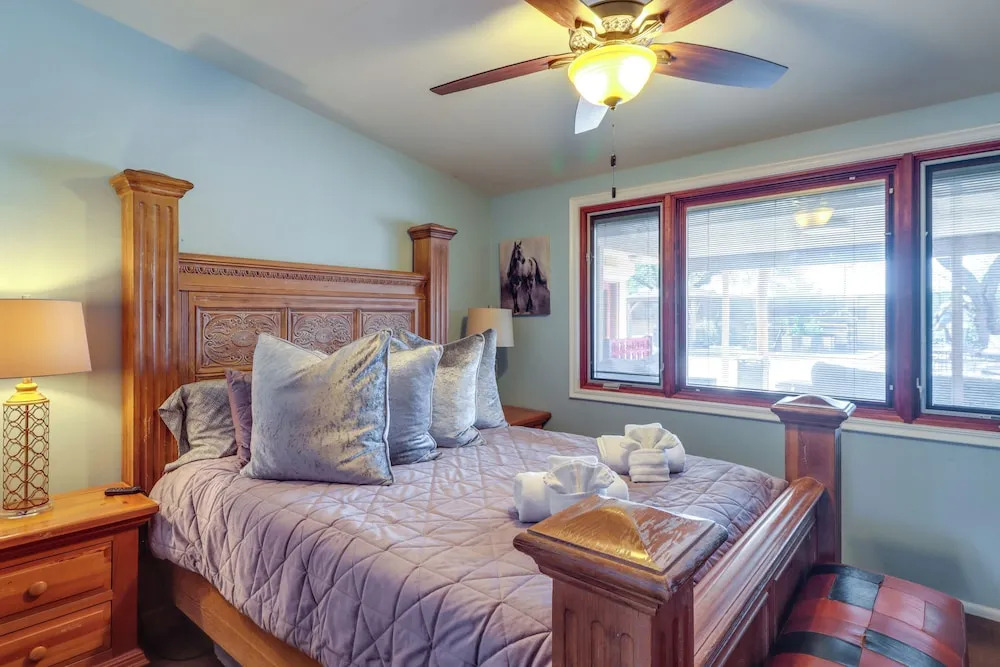 Home Near Sabino Canyon: Hot Tub & Swim Spa Access