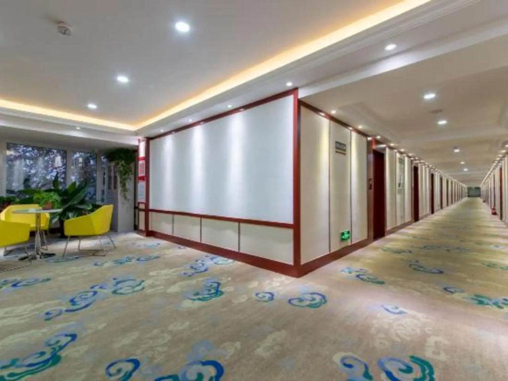 Super 8 by Wyndham Weifang Ba Jiu Hospital Qingping Road