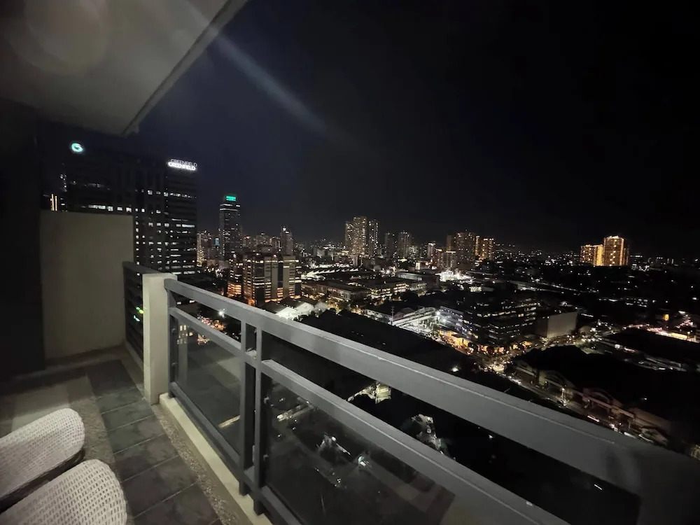 Flair Towers Condo near MRT Bonifacio and Shaw within Greenfields