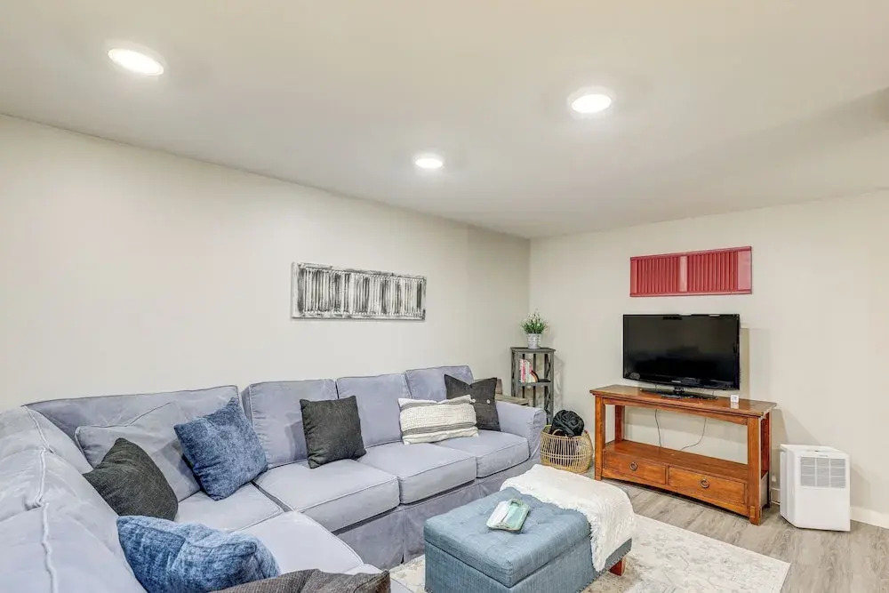 Walk to Downtown Weaverville: Quiet Apartment