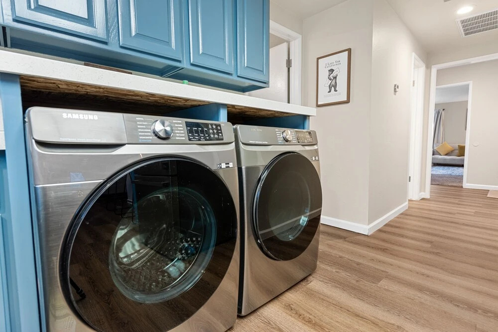 Badger Den - Located In The Heart Of The Village. Modern Aesthetics Meet Mountain Charm! 3 Bedroom Home