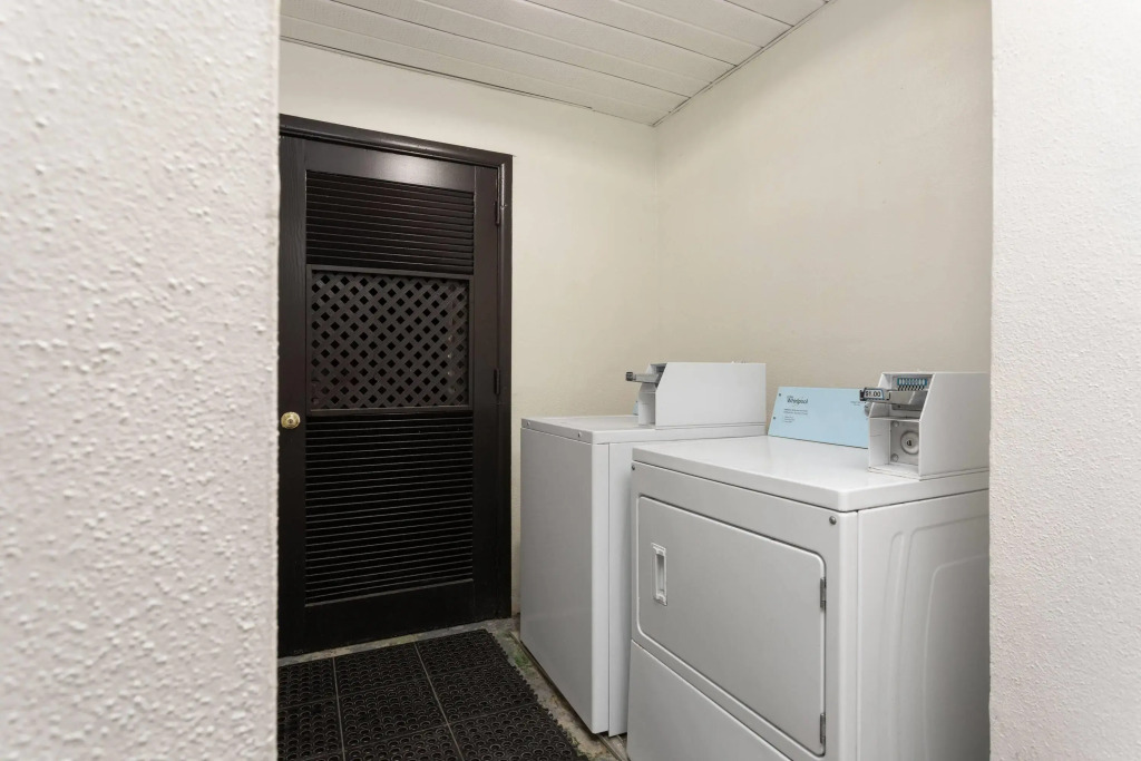 Days Inn by Wyndham Fort Myers Springs Resort