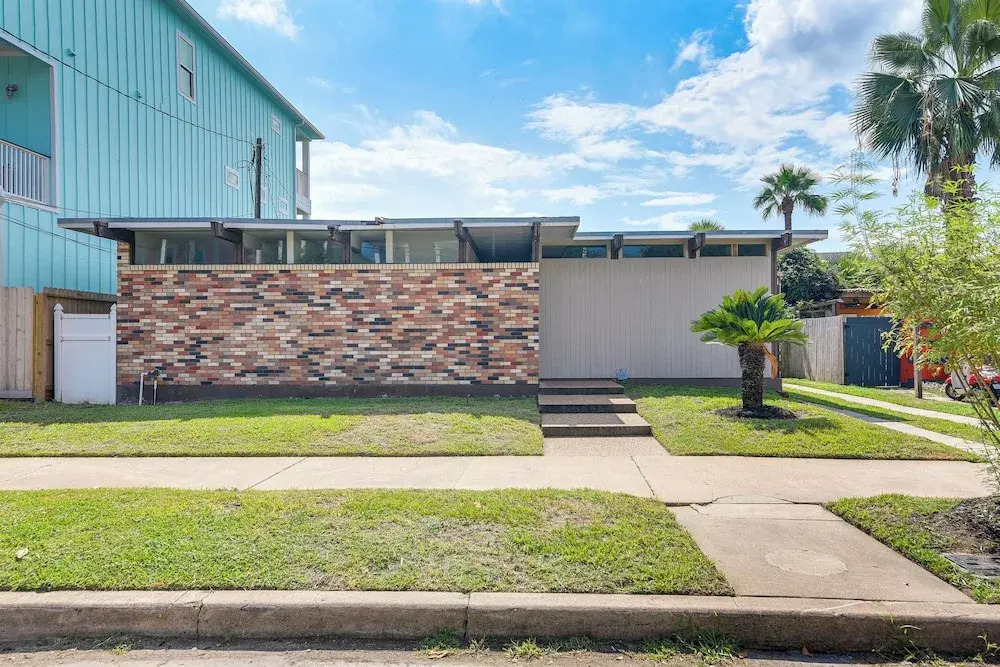 Walk to Beach: Galveston Vacation Rental!