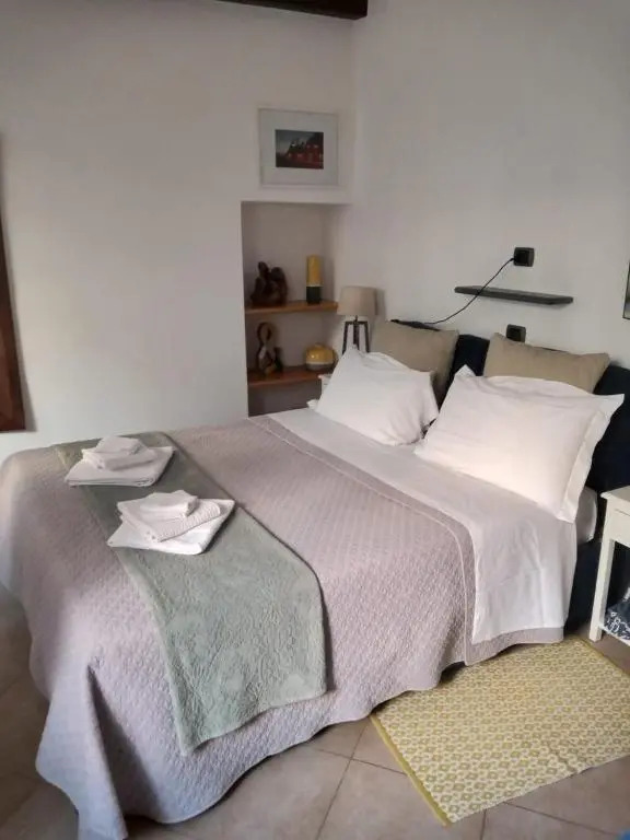 Dume Cosy Apt - Central - Near the Beach with A.C.