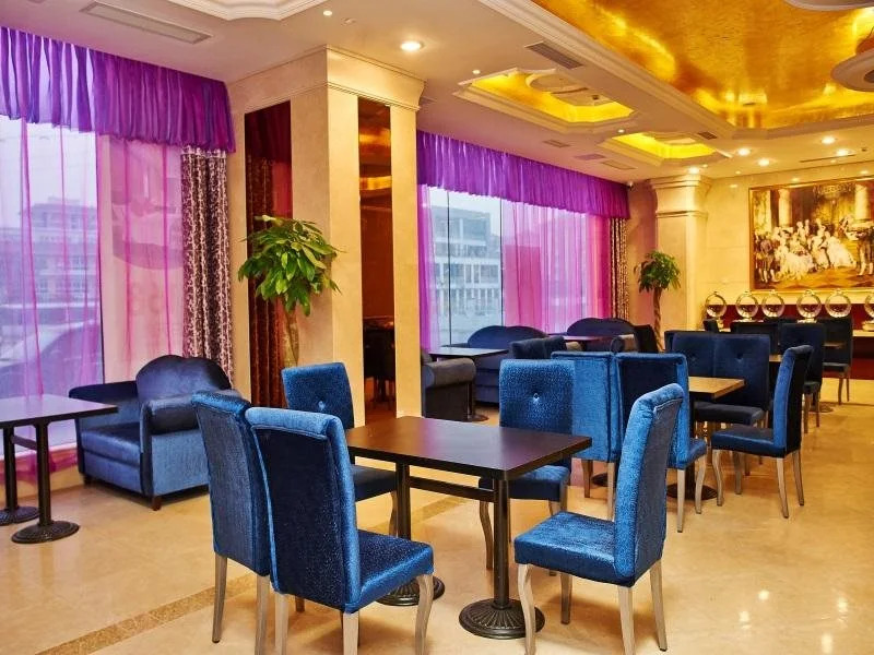 Vienna International Zhoupu Wanda Plaza