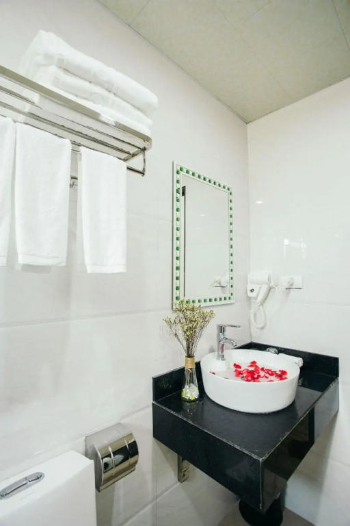 White Crown Hotel