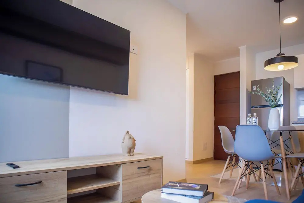 Art Residence in Miraflores by Wynwood House