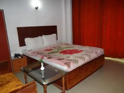 Hotel Monarch Aachal